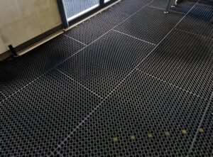 10 Reasons to Use Interlocking Mats for Better Floor Safety 10 Reasons to Use Interlocking Mats for Better Floor Safety